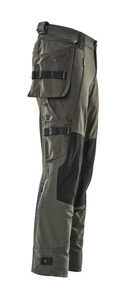 17031-311-18_P20_1000pxweb Trousers with holster pockets