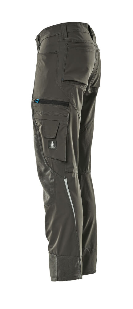 17179-311-18_P08_1000pxweb Trousers with kneepad pockets